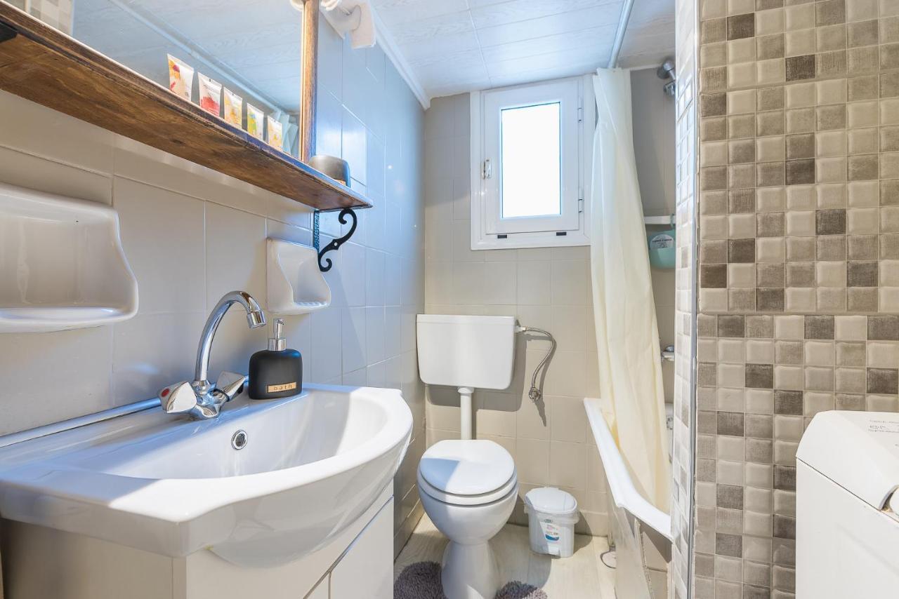 Lovely 1 Bedroom In Apartment